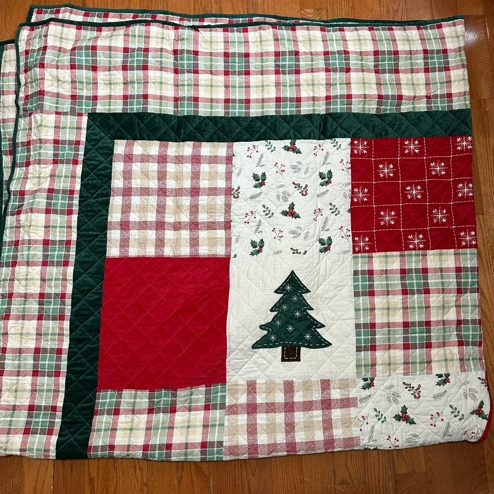 St. Nicholas Square 3 Piece Winter Patchwork King Quilt Set